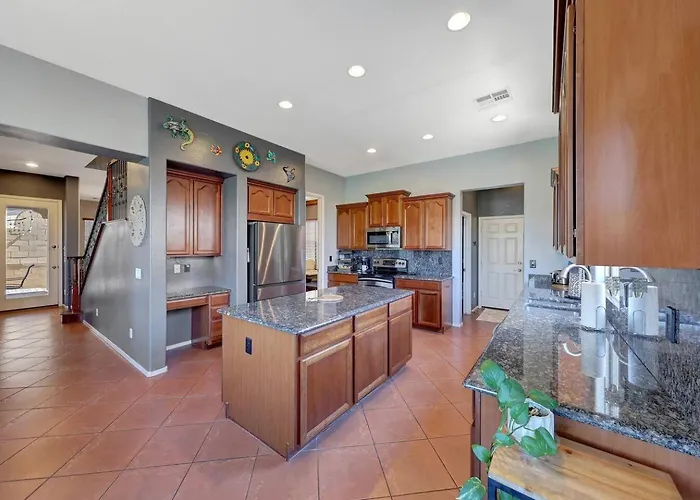 Heated Pool & 5br Retreat/ Estrella Mtn Ranch Holiday home *