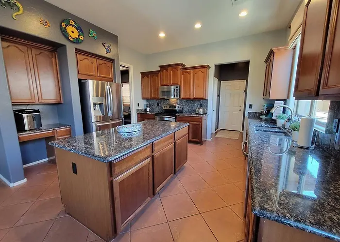 Heated Pool & 5br Retreat/ Estrella Mtn Ranch Holiday home Goodyear