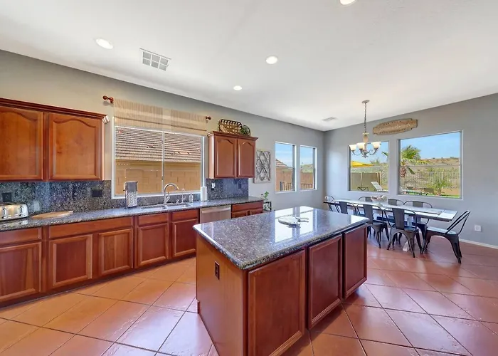 Heated Pool & 5br Retreat/ Estrella Mtn Ranch Holiday home Goodyear
